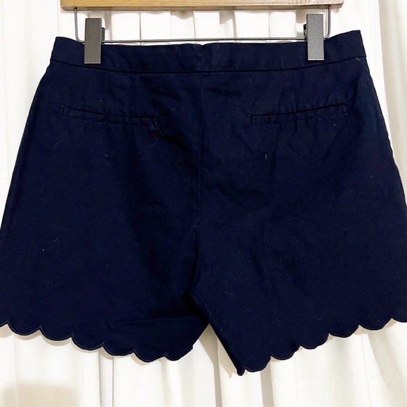 Banana Republic scallop shorts are navy blue and have a scalloped hem detail - Picture 3 of 4